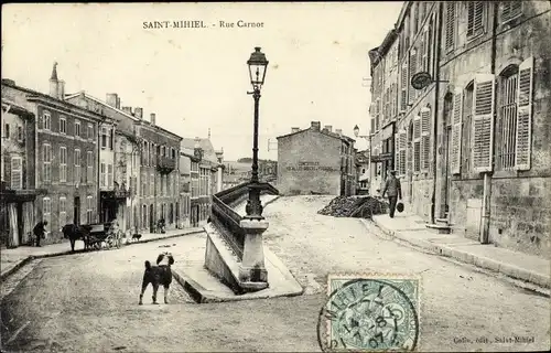 Ak Saint Mihiel Meuse, Rue Carnot, Hund