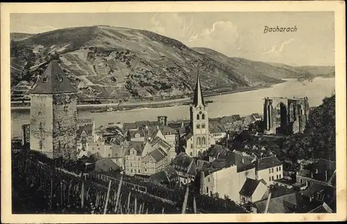 Ak Bacharach am Rhein, Ortsansicht mit Turm, Kirche und Rhein