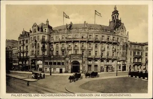 Ak Wiesbaden in Hessen, Palast-Hotel, Kochbrunnen-Badhaus am Kochbrunnenpark