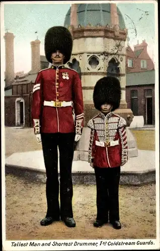 Ak Britische Soldaten, größter und kleinster Trommler, Coldstream Guards