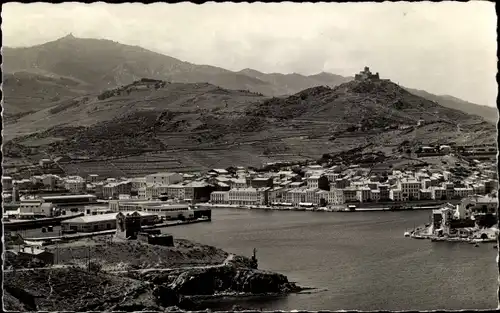 Ak Port Vendres Pyrénées Orientales, Vue generale, au fond, Le fort Saint-Elme