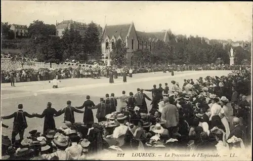 Ak Lourdes Hautes Pyrénées, Prozession, Esplanade