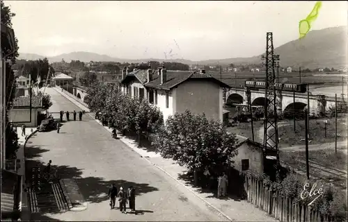 Ak Hendaye Pyrénées-Atlantiques, Französisch-Spanische Grenze, drei internationale Brücken