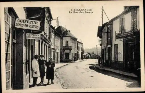 Ak Bellenaves Allier, La Rue des Forges, Friseur