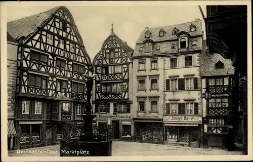 Ak Bernkastel Kues an der Mosel,  Marktplatz, Brunnen, Geschäfte, Fachwerkhäuser