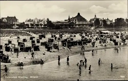 Ak Międzyzdroje Misdroy Pommern, Blick auf den Strand, Strandbesucher