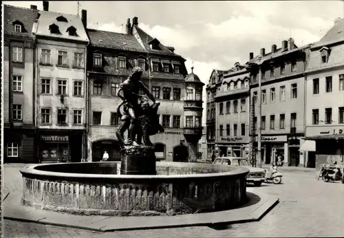 Ak Gera in Thüringen, Simsonbrunnen, Trabant