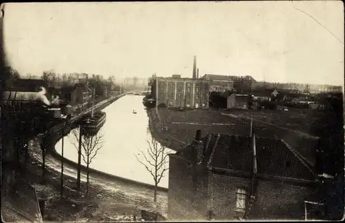 Ak Belgien, 1. Weltkrieg, Wasser, Schiff, Fabrik