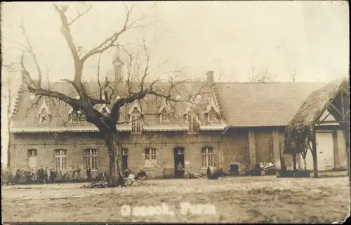 Ak Farm, Soldaten