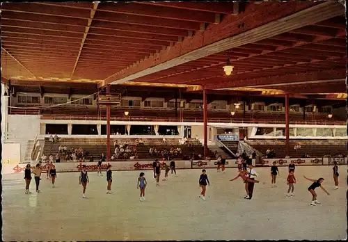 Ak Oberstdorf im Oberallgäu, Erstes deutsches Sommer- und Winter-Kunsteisstadion, Schlittschuhläufer