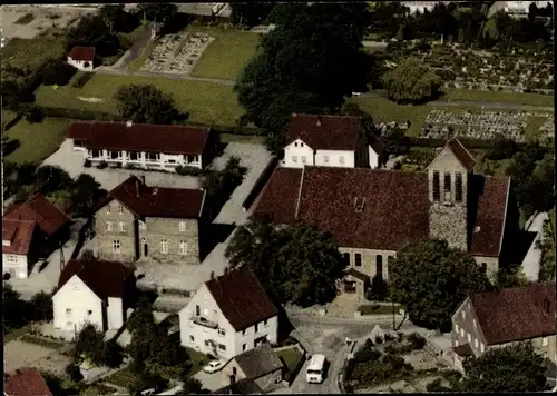 Ak Garbeck Balve im Sauerland, Kath, Pfarrkirche Hl. drei Könige, Luftbild