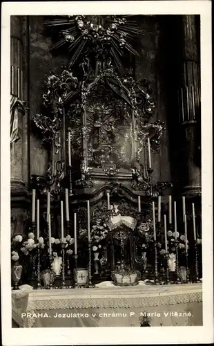 Ak Praha Prag Tschechien, Jezulatko v chramu P. Marie Vitezne, Altar, Kerzen