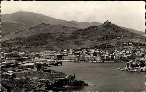 Ak Port Vendres Pyrénées Orientales, Gesamtansicht, Festung Saint-Elme