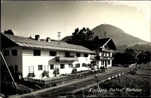 Ak Kirchberg in Tirol, Gasthof Badhaus, Straßenpartie