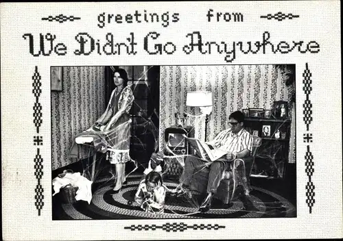 Ak Familie, Frau beim Bügeln, Bügeleisen, Mann mit Zeitung, spielendes Kind