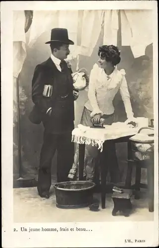 Ak Die Büglerin, Frau beim Bügeln, Bügeleisen, junger Mann