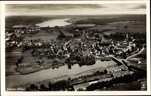 Ak Lenzen an der Elbe Brandenburg, Fliegeraufnahme vom Ort