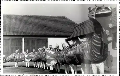 Foto Ak Malsch in Baden, Karneval, Schlange, Festumzug