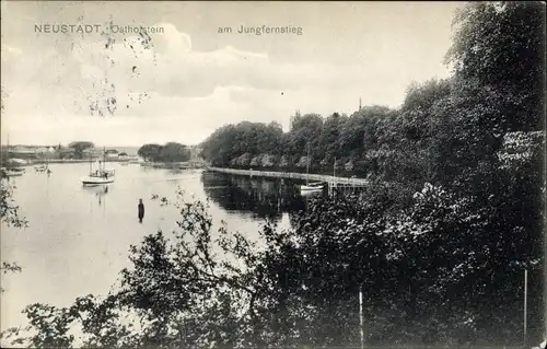 Ak Neustadt in Holstein, Partie am Jungfernstieg