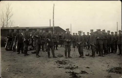 Foto Ak Deutsche Soldaten in Uniformen, San. Komp. 46, I WK
