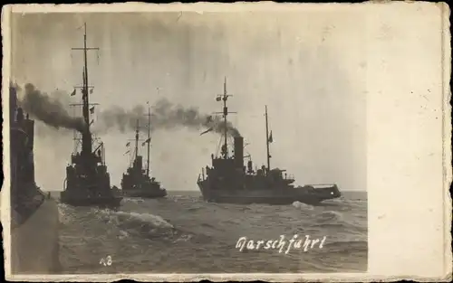 Foto Ak Deutsche Kriegsschiffe, Minensuchboote auf Marschfahrt