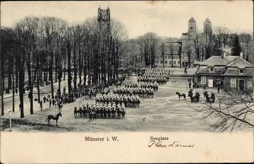 Ak Münster in Westfalen, Neuplatz, Militärparade, Kavallerie