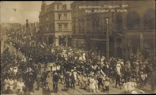 Ak Wilhelmshaven an der Nordsee, Kriegsjahr 1917, Die Wache zieht auf