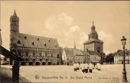 Ak Nieuport Nieuport Westflandern, Grand Place, Des Halles, Kirche