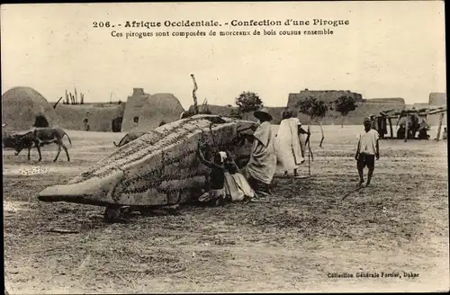 Ak Westafrika, Bau eines Bootes aus Holzteilen