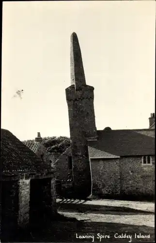 Foto Ak Isle of Caldey Wales, Leaning Spire