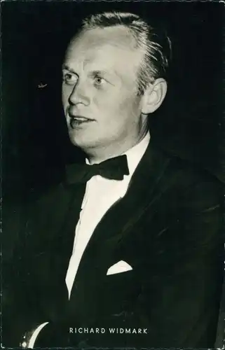 Ak Schauspieler Richard Widmark, Portrait mit Anzug und Fliege