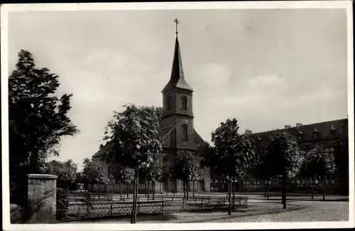 Ak Dillingen im Saarland, Hillenplatz, Johanneskirche