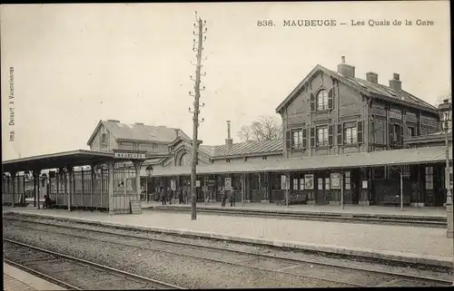 Ak Maubeuge Nord, Bahnhof, Gleisseite, Bahnsteige