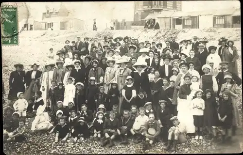 Foto Ak Ault Somme, Gruppenbild am Strand