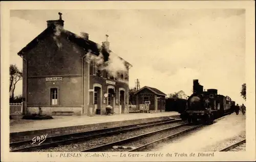 Ak Pleslin Trigavou Côtes d’Armor, Bahnhof, Gleisseite, Dampflok