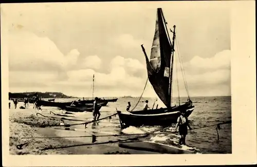 Ak Ostseebad Ahlbeck Heringsdorf auf Usedom, Strand, Segelboot, Kinder