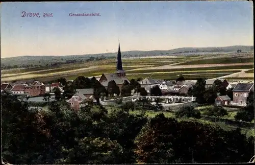 Ak Drove Kreuzau in der Eifel, Gesamtansicht, Kirche