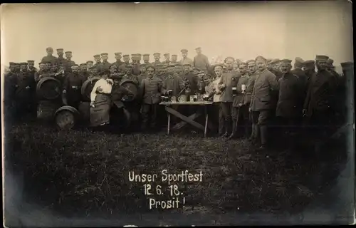 Foto Ak Deutsche Soldaten in Uniform, Sportfest 1918, Prosit