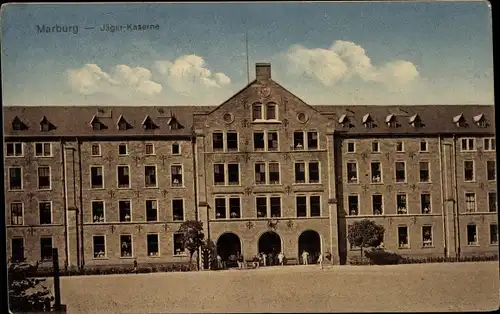 Ak Marburg an der Lahn, Jägerkaserne, Vorhof