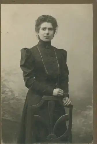 Kabinett Foto Standportrait einer Frau