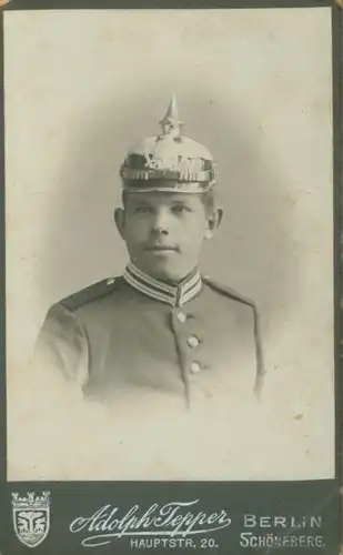 Kabinett Foto Berlin Schöneberg, Deutscher Soldat in Uniform, Eisenbahn Regiment 1, Pickelhaube