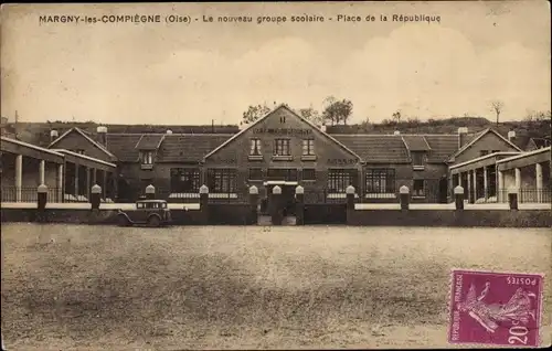 Ak Margny les Compiègne Oise, Place de la République, Die neue Schulgruppe