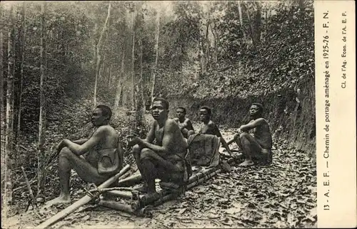 Ak Französisch Äquatorialafrika, afrikanische Lastenträger, 1925-26