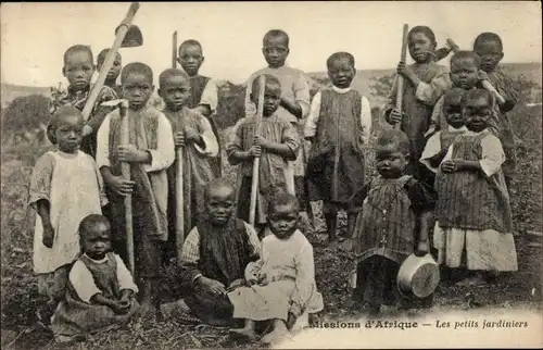 Ak Afrikanische Mission, afrikanische Kinder als Gärtner