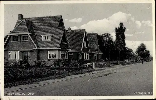 Ak Midwolda Oost Groningen Niederlande, Straße, Wohnhäuser