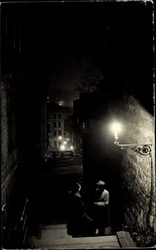 Ak Budapest Ungarn, Nachts in der Gasse, Treppe