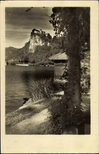 Ak Bled Veldes Slowenien, Burg vom Ufer aus gesehen