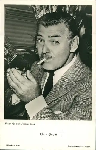 Ak Schauspieler Clark Gable, Portrait, Zigarette, Feuerzeug