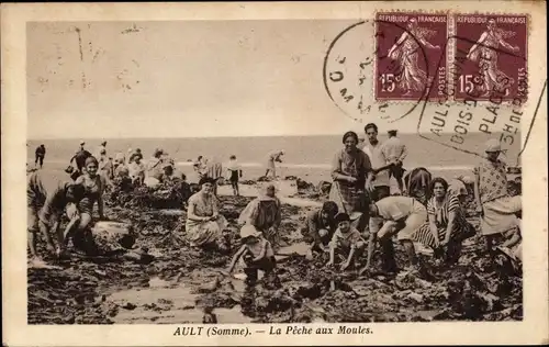 Ak Ault Somme, Muschelfischer am Strand