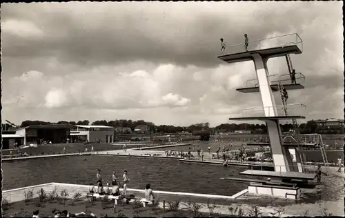 Ak Rendsburg in Schleswig Holstein, Badeanstalt, Sprungturm, Badegäste